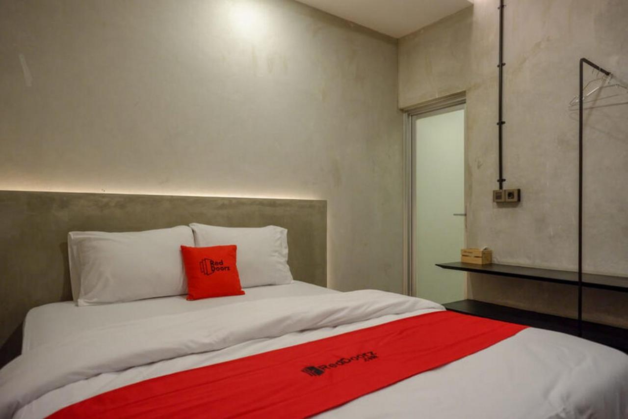 Reddoorz Plus Near Kawasan Sam Poo Kong Semarang Exterior photo